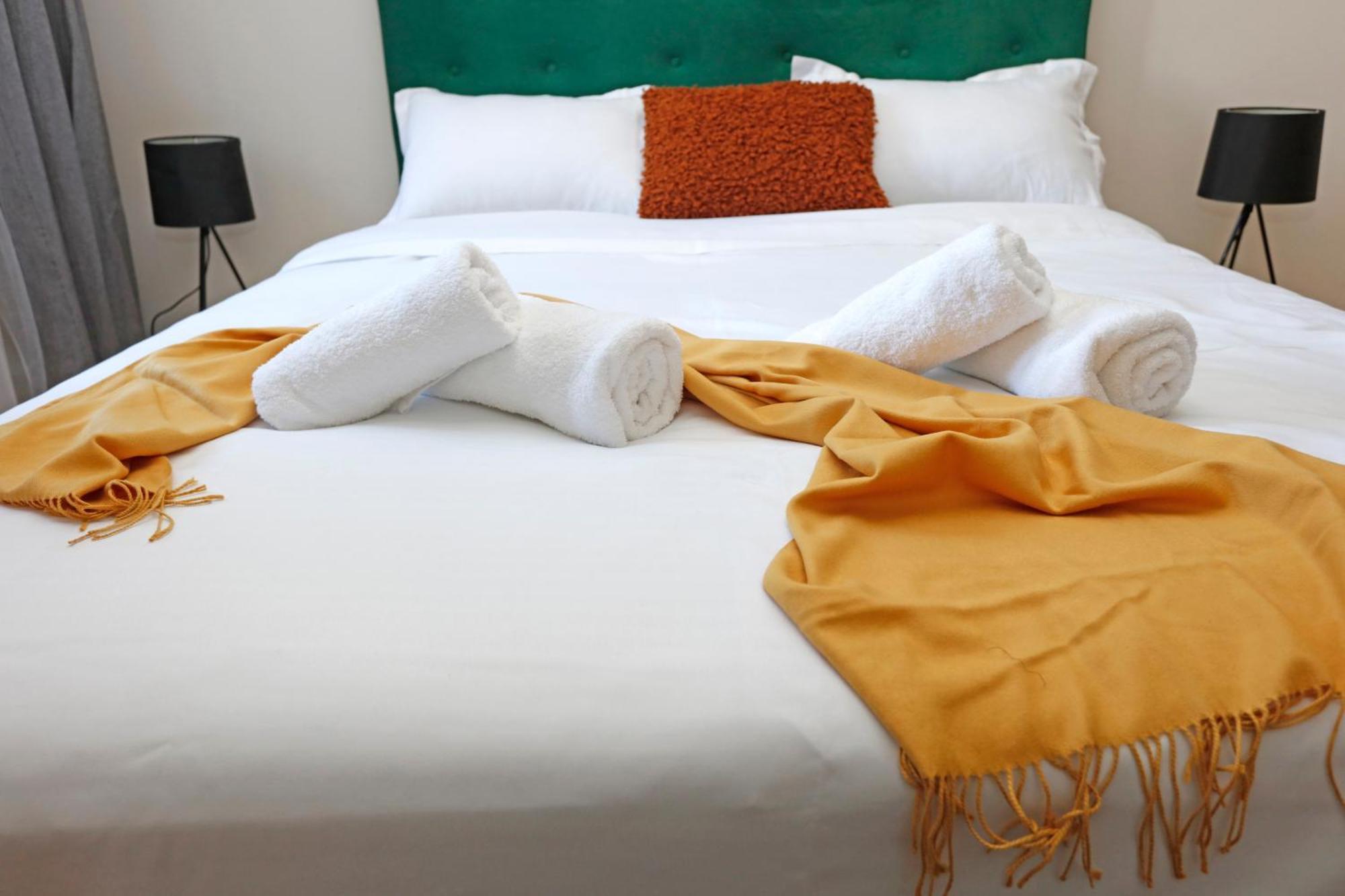 Peaceful Getaway - Generous 3-Bedroom Sanctuary - Close To Historic Old Town Bucareste Exterior foto