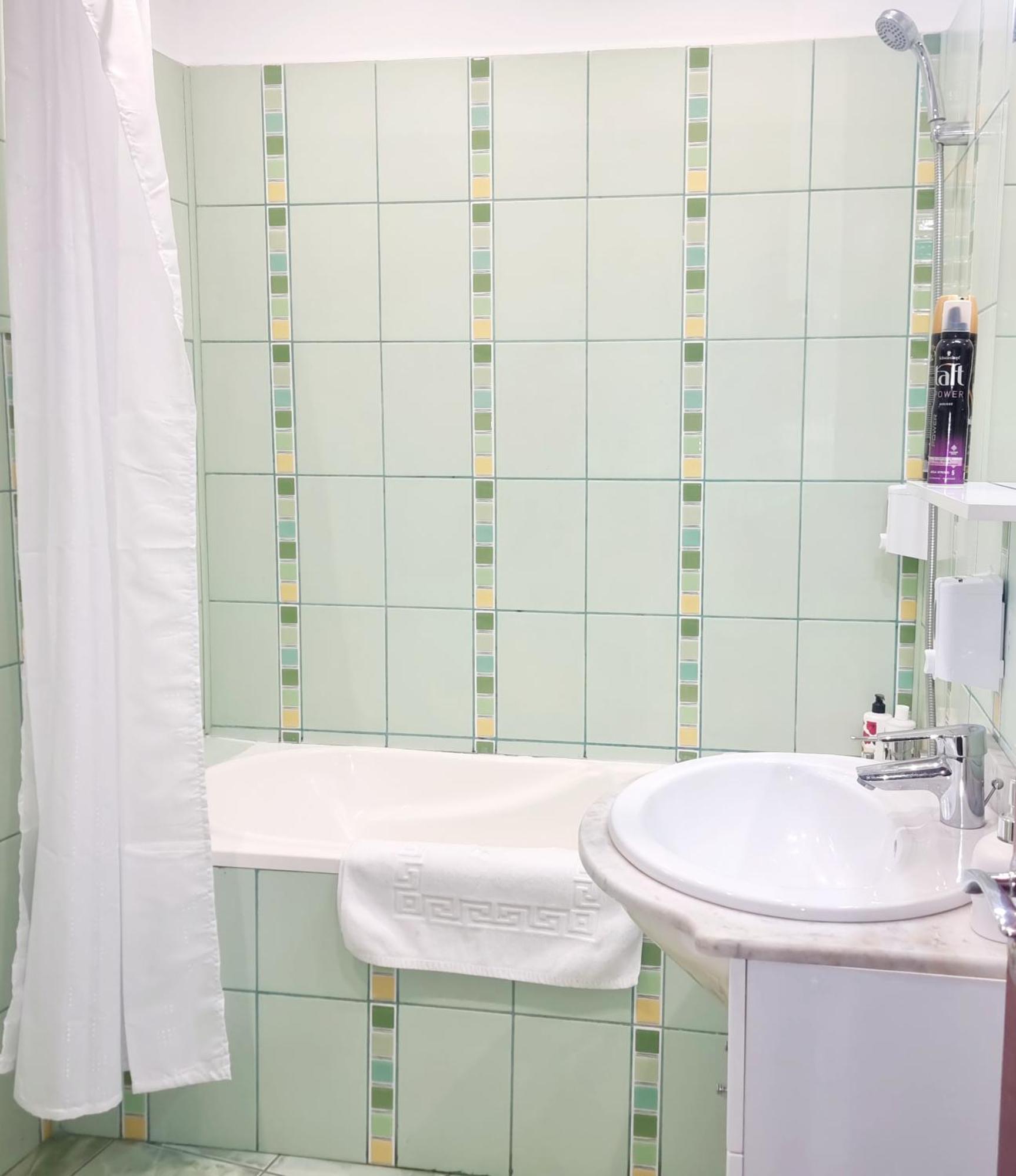 Peaceful Getaway - Generous 3-Bedroom Sanctuary - Close To Historic Old Town Bucareste Exterior foto